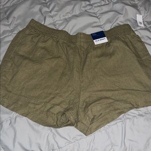 Old Navy Women's olive green  Shorts